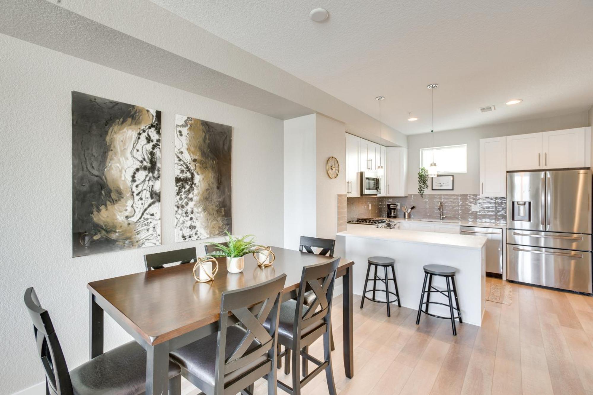 Modern Townhome Rooftop Hot Tub And Mtn View Holiday home *