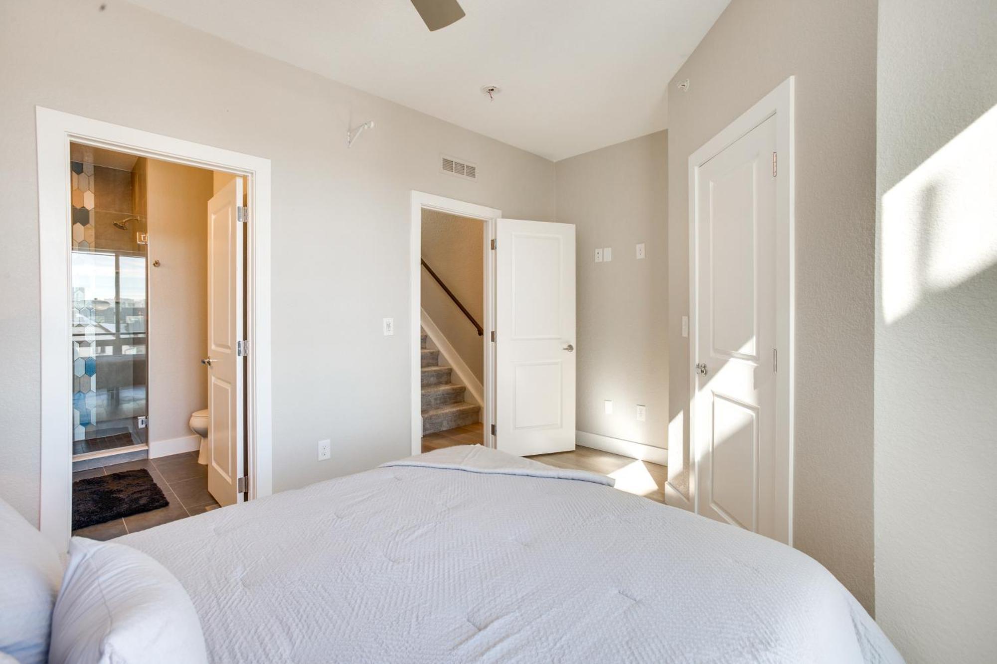 Modern Townhome Rooftop Hot Tub And Mtn View * Denver