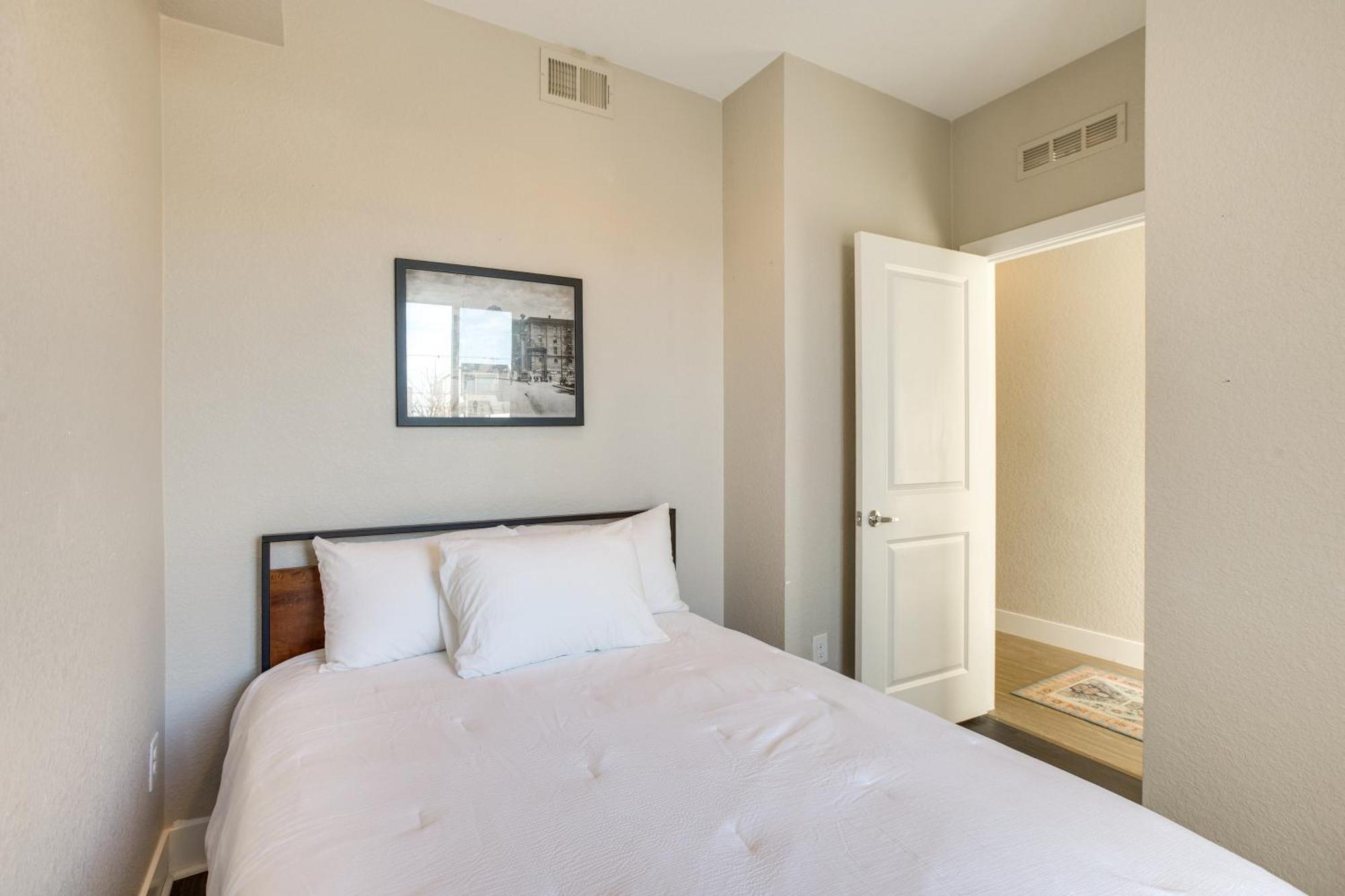 Modern Townhome Rooftop Hot Tub And Mtn View * Denver
