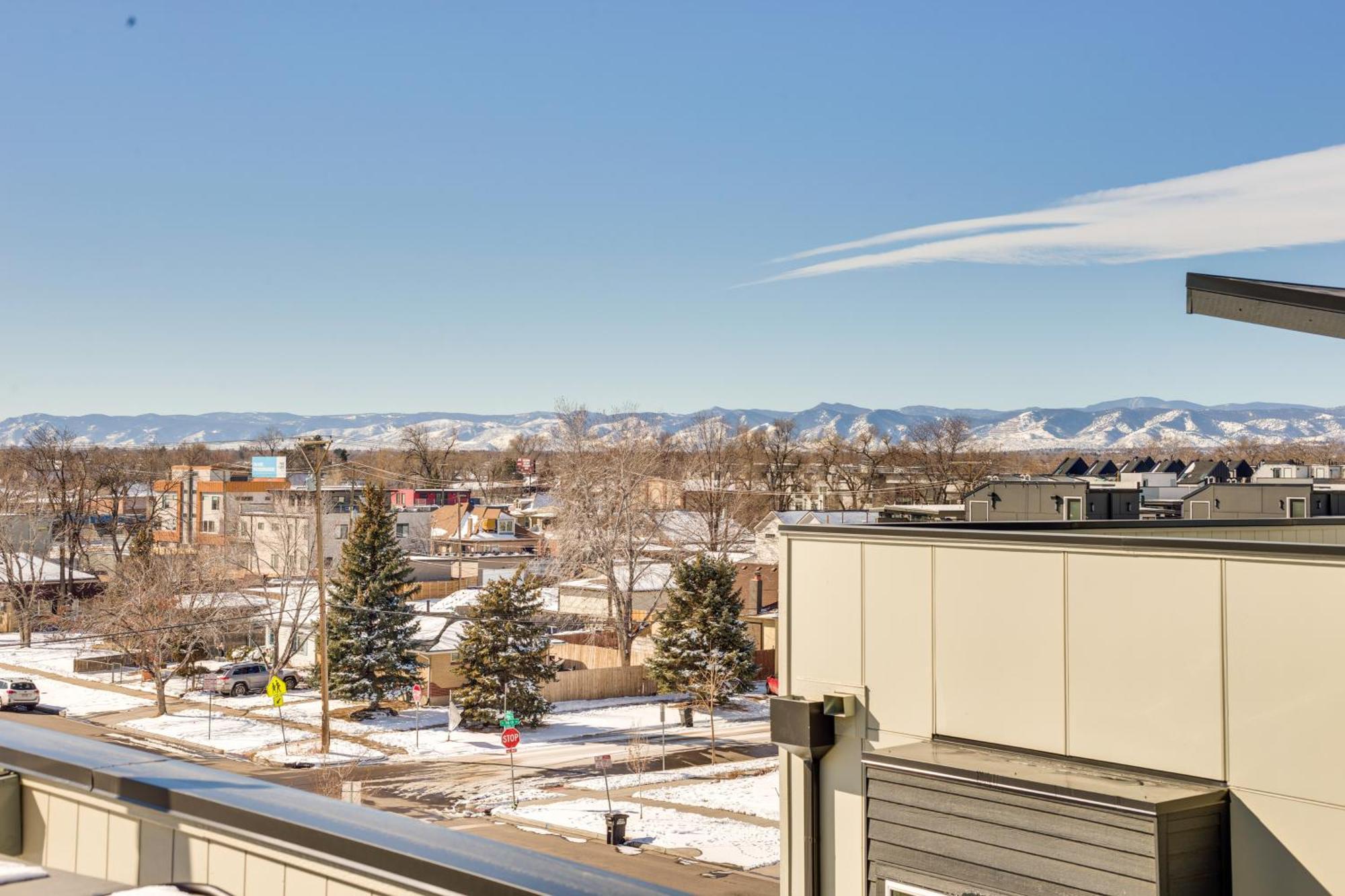 Modern Townhome Rooftop Hot Tub And Mtn View Holiday home
