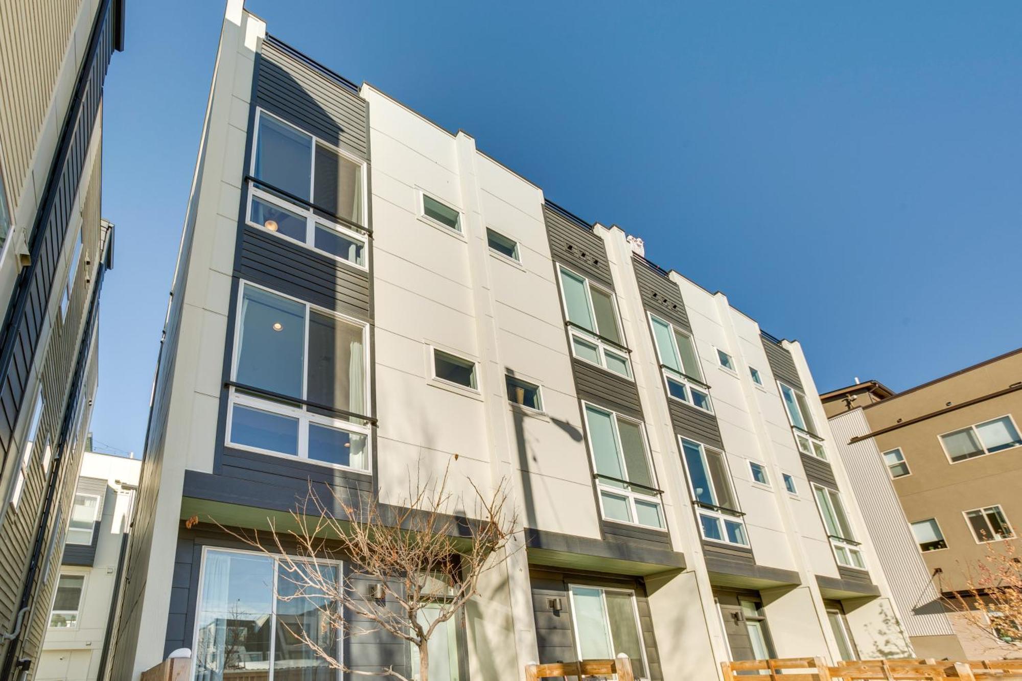 Modern Townhome Rooftop Hot Tub And Mtn View *