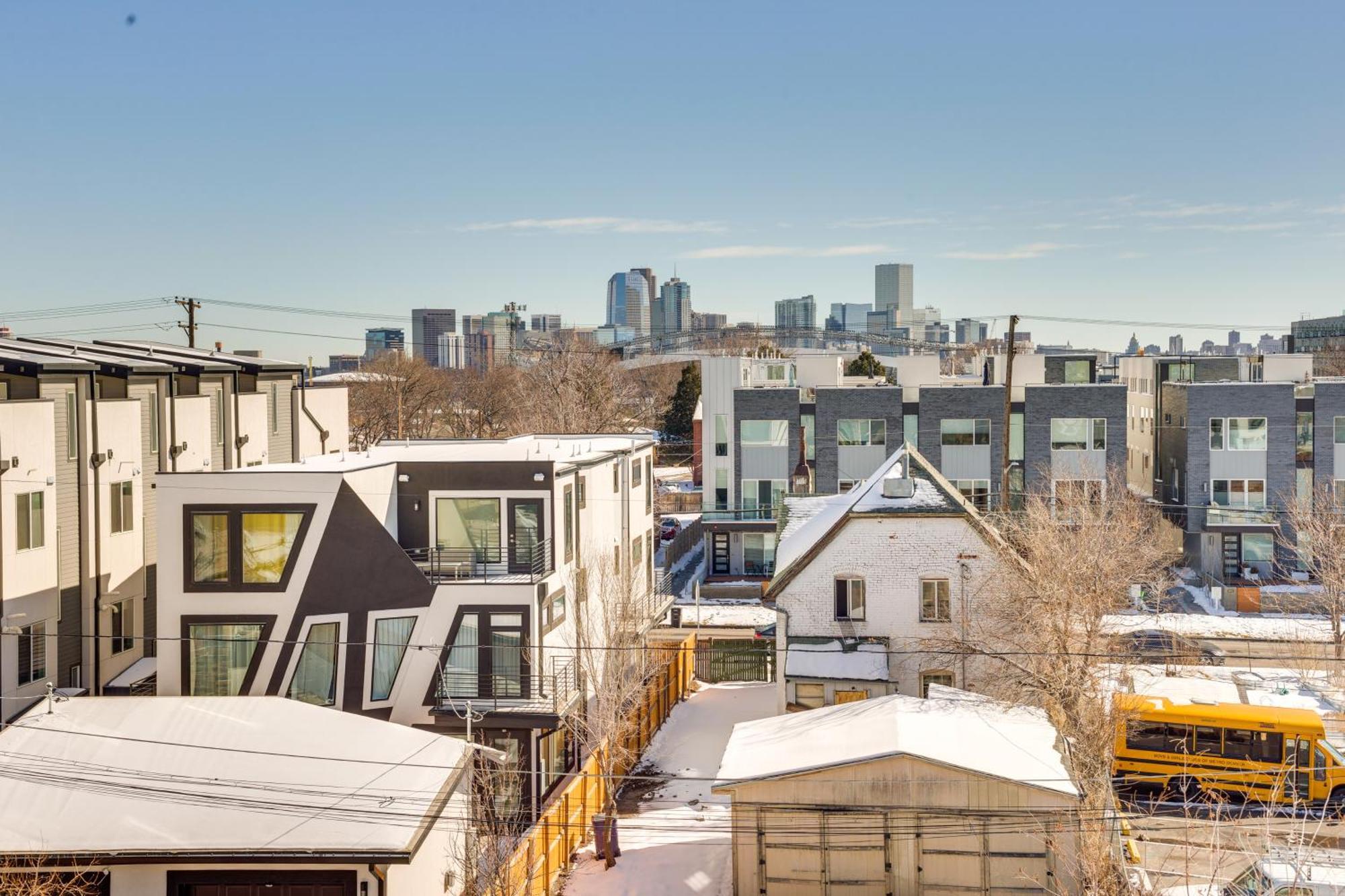 Modern Townhome Rooftop Hot Tub And Mtn View Denver
